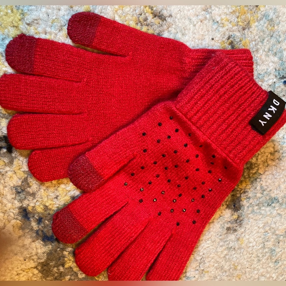 New without tag red dkny gloves with little black studs